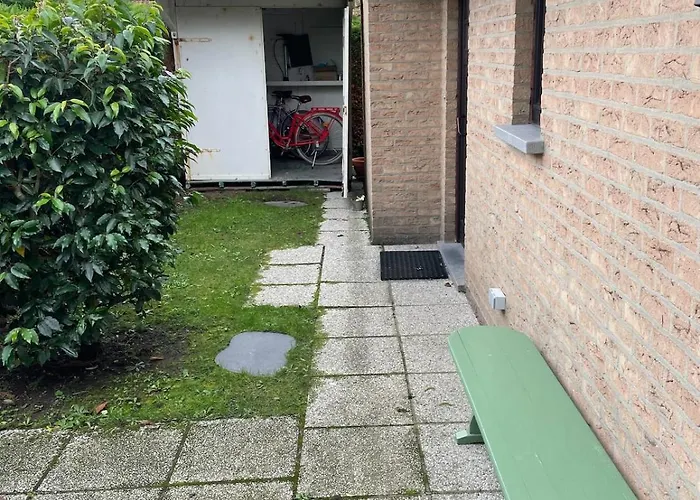 Atmospheric, Quietly Located Polder With Private P דה האן