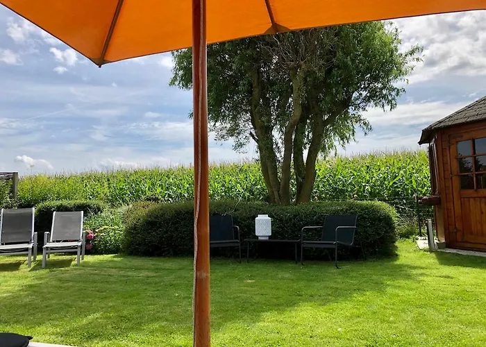 Atmospheric, Quietly Located Polder With Private P בית נופש דה האן